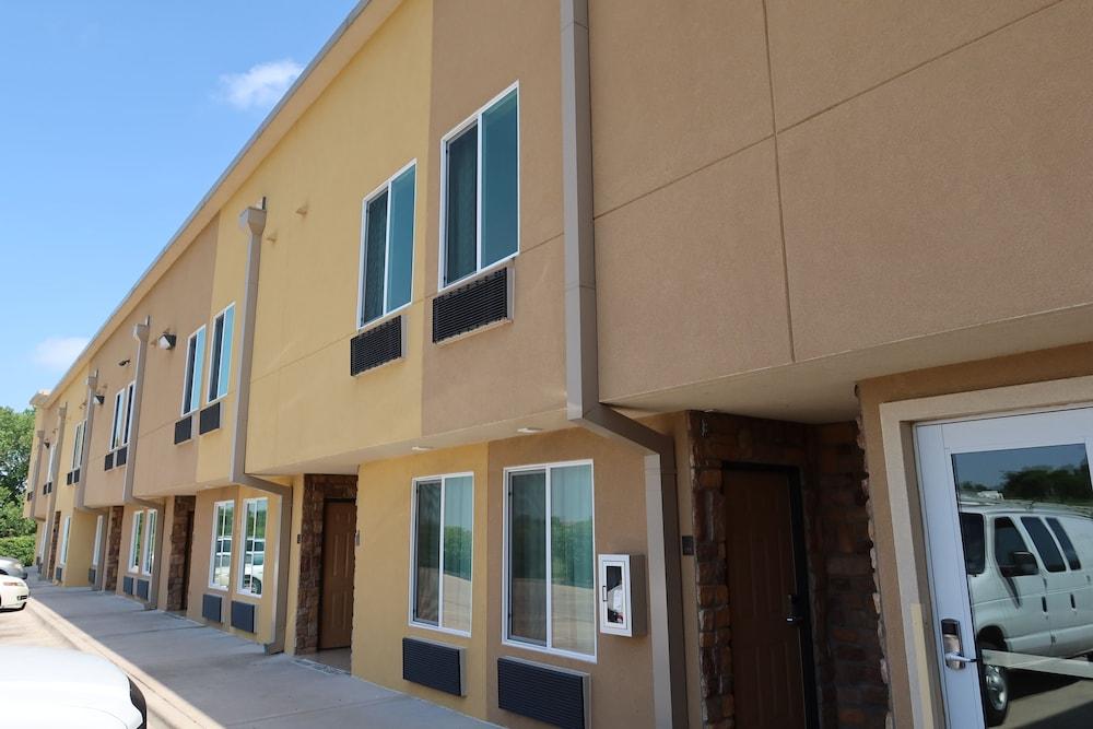 West Worth Inn and Suites photo 39