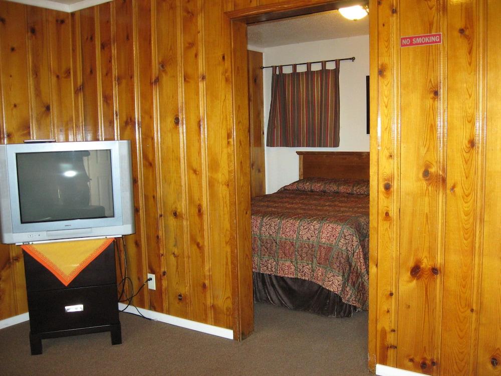 Masters Inn photo 18