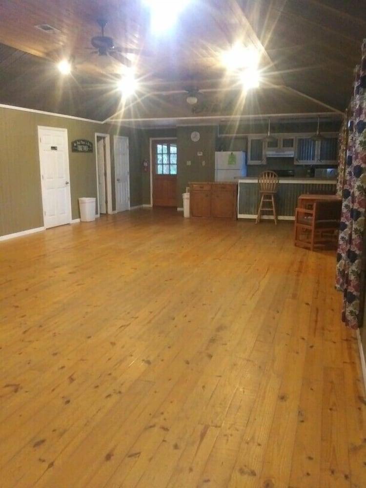Whispering Creek Lodging & RV Resort photo 49