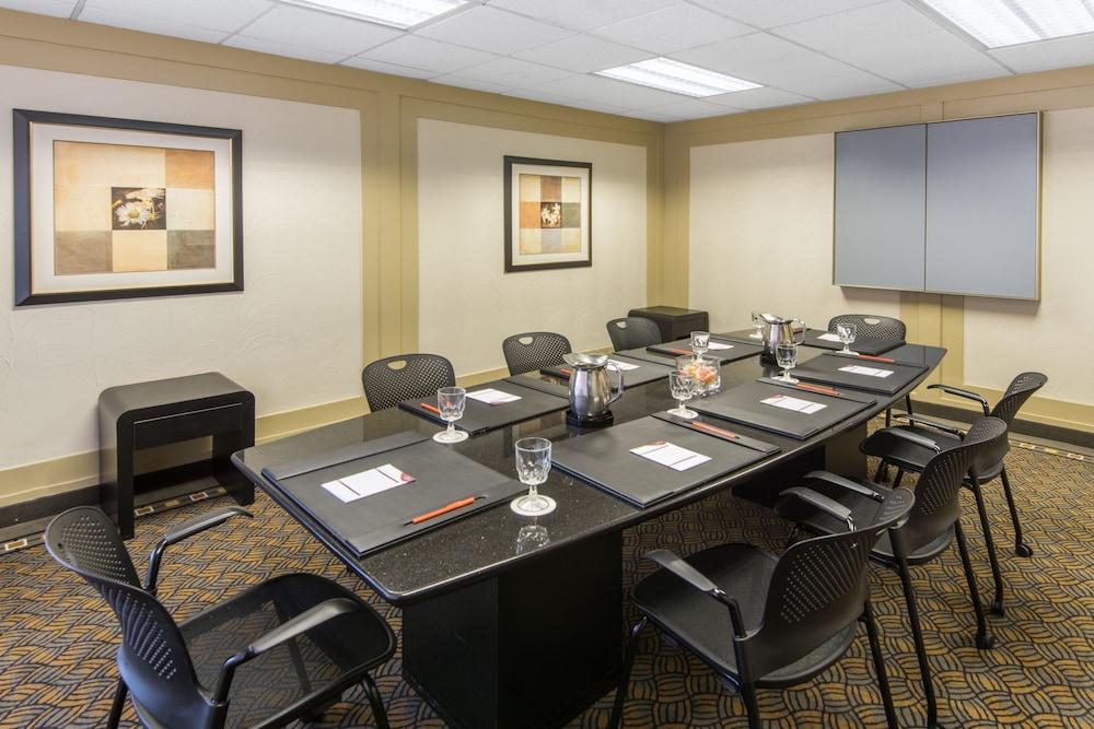 Crowne Plaza Virginia Beach Town Center by IHG photo 43