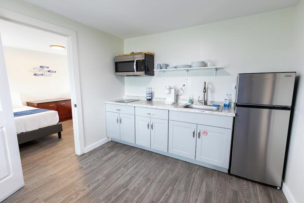 Anchor Bay Inn and Suites photo 23