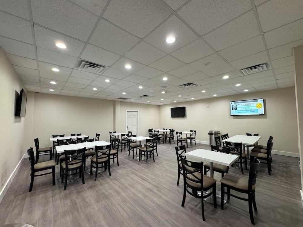 Super 8 by Wyndham Corpus Christi Airport photo 9