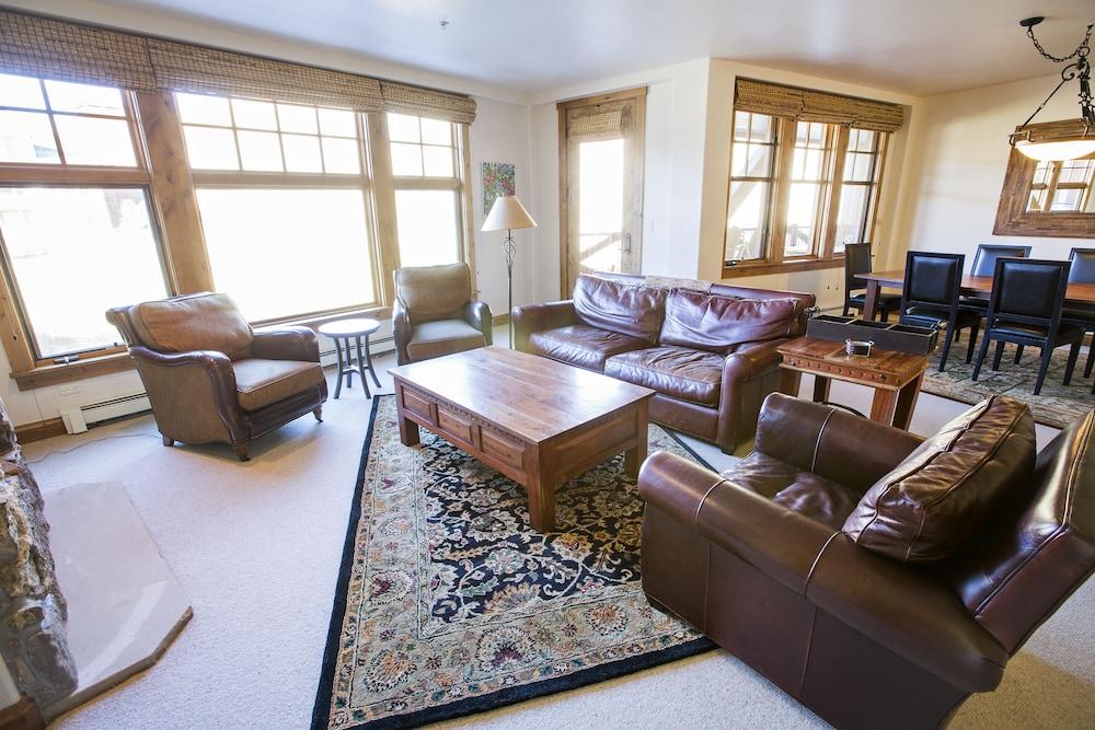 WestWall Lodge photo 68