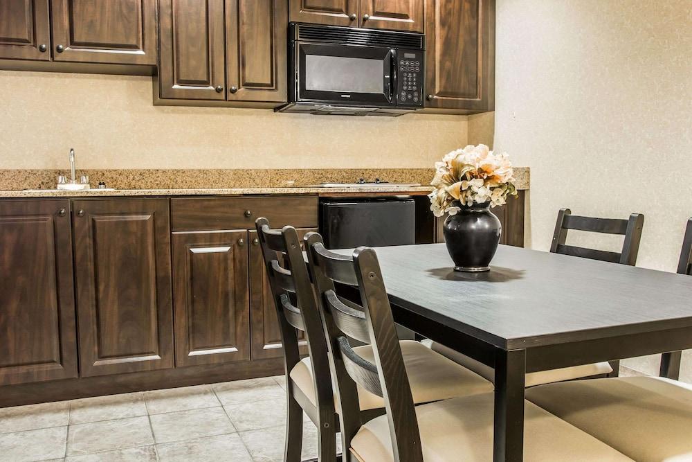 Comfort Suites Canton - Detroit photo 25