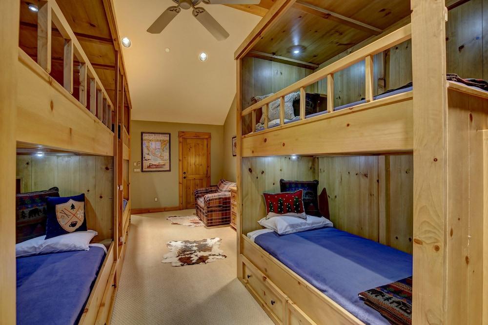 Snowberry by Elevation Accommodations photo 50