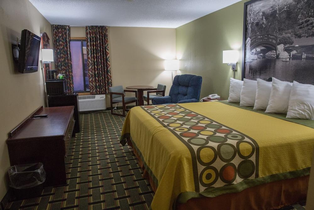 Econo Lodge Canton North photo 6