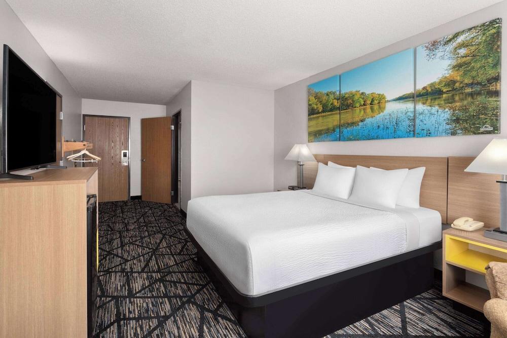 Days Inn by Wyndham Ogallala photo 11