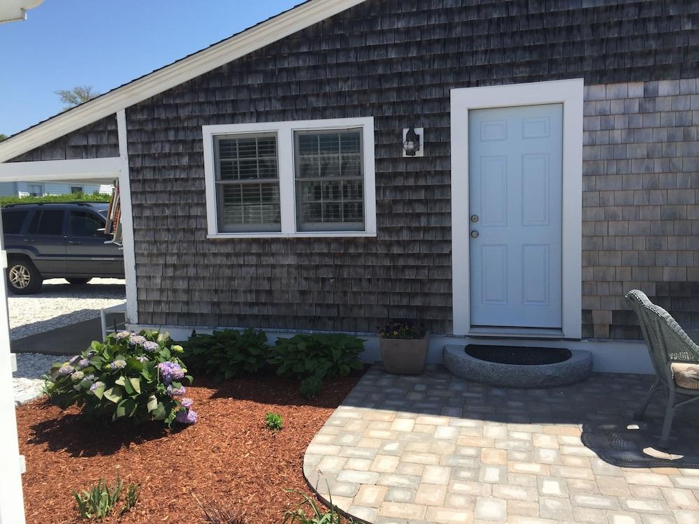 Beach Breeze Inn photo 44