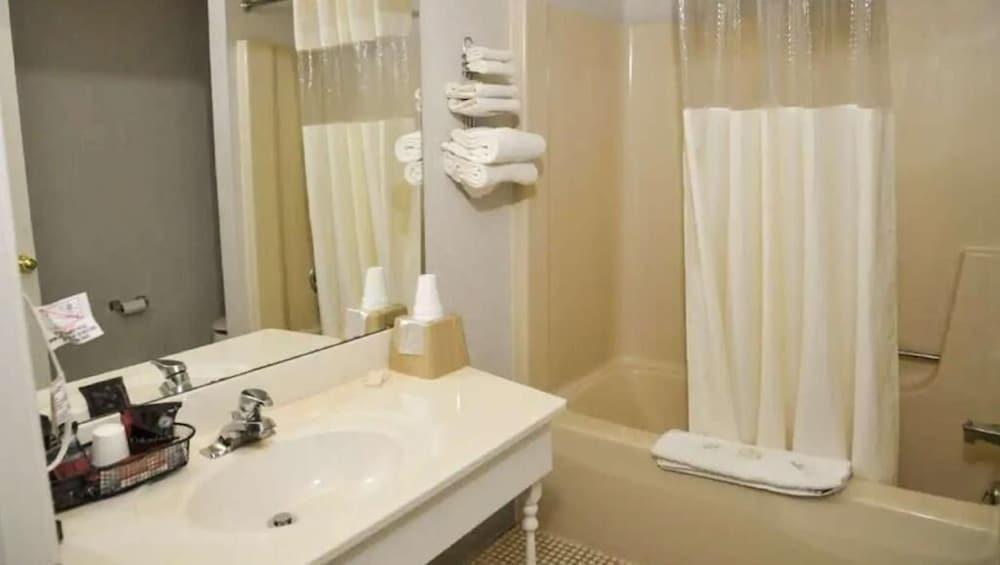 Surrey Inn Ashland photo 26