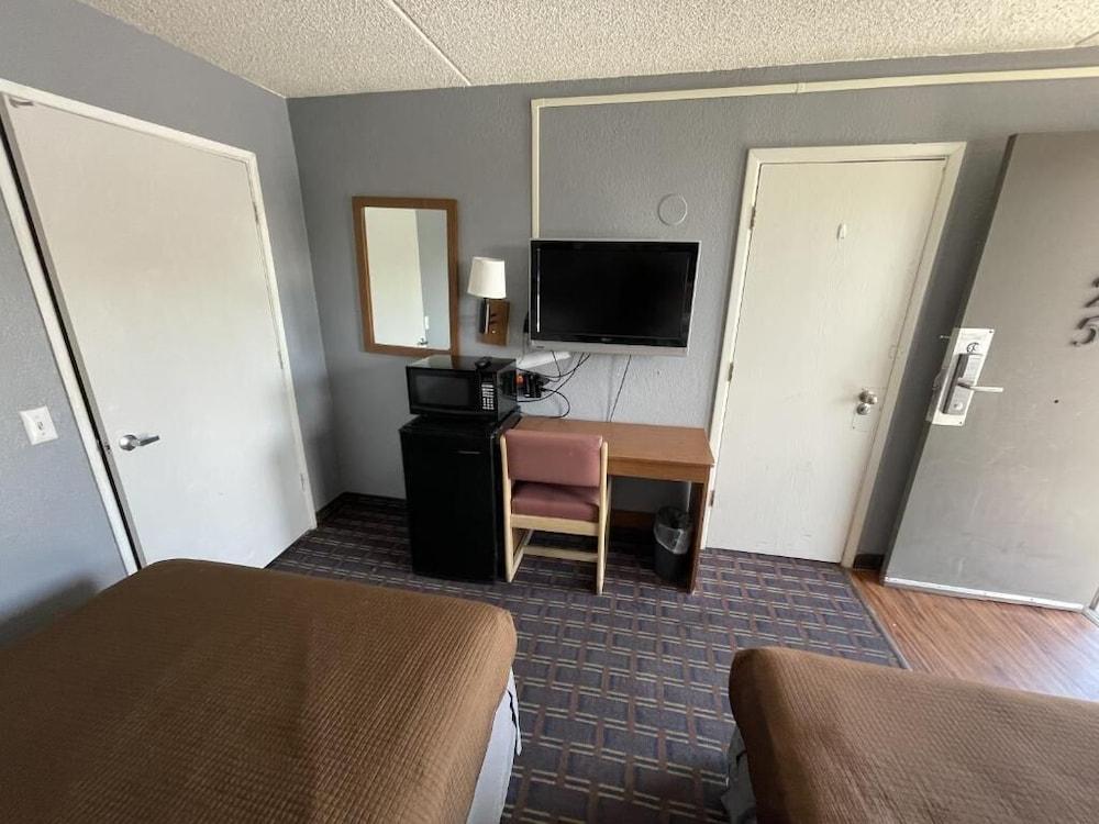 Rodeway Inn Albuquerque West photo 19