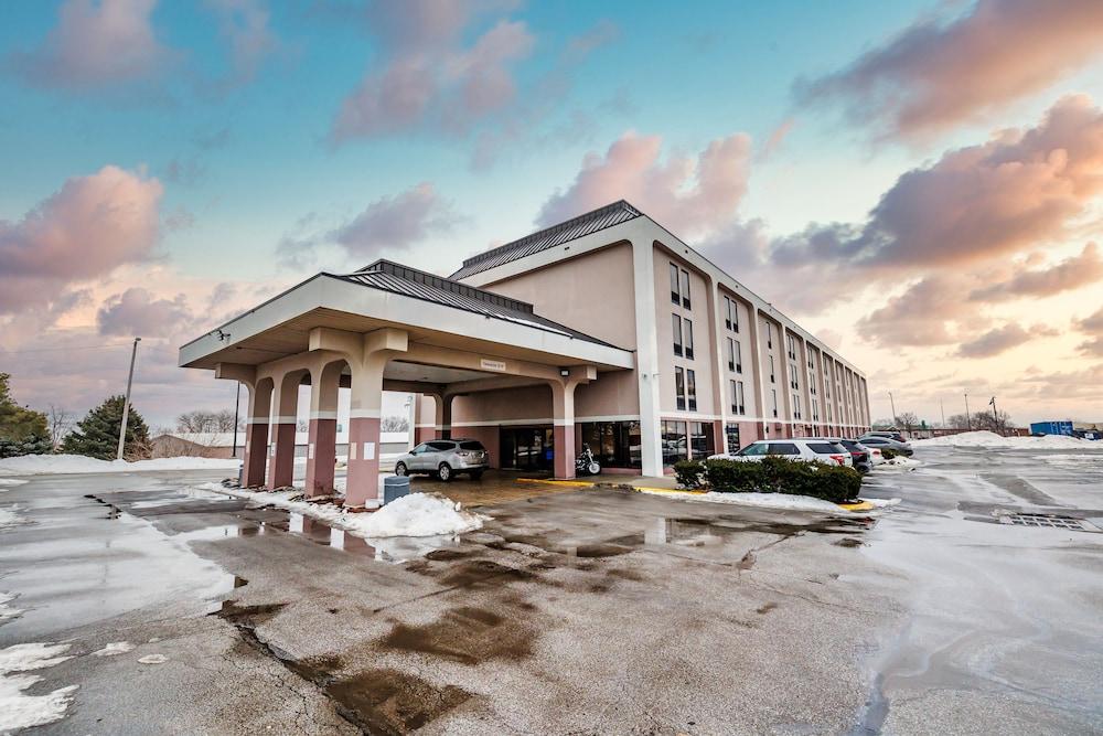 New Victorian Inn & Suites photo 1