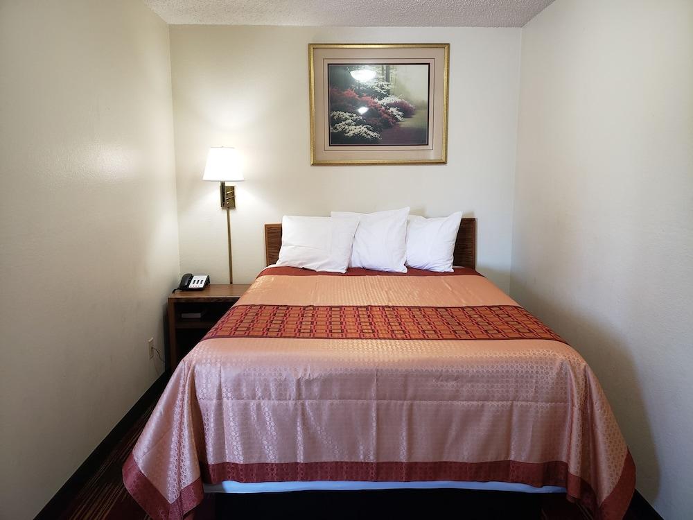 Americas Best Value Inn & Suites Harrisonville photo 63