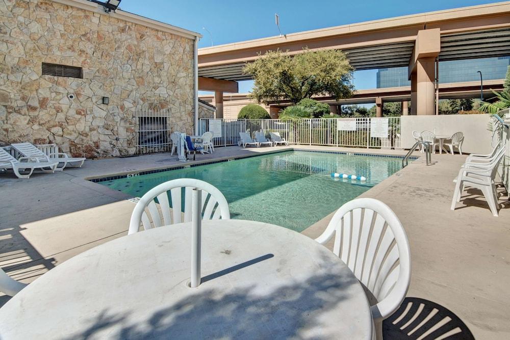 Motel 6 Dallas, TX - Forest Lane photo 22