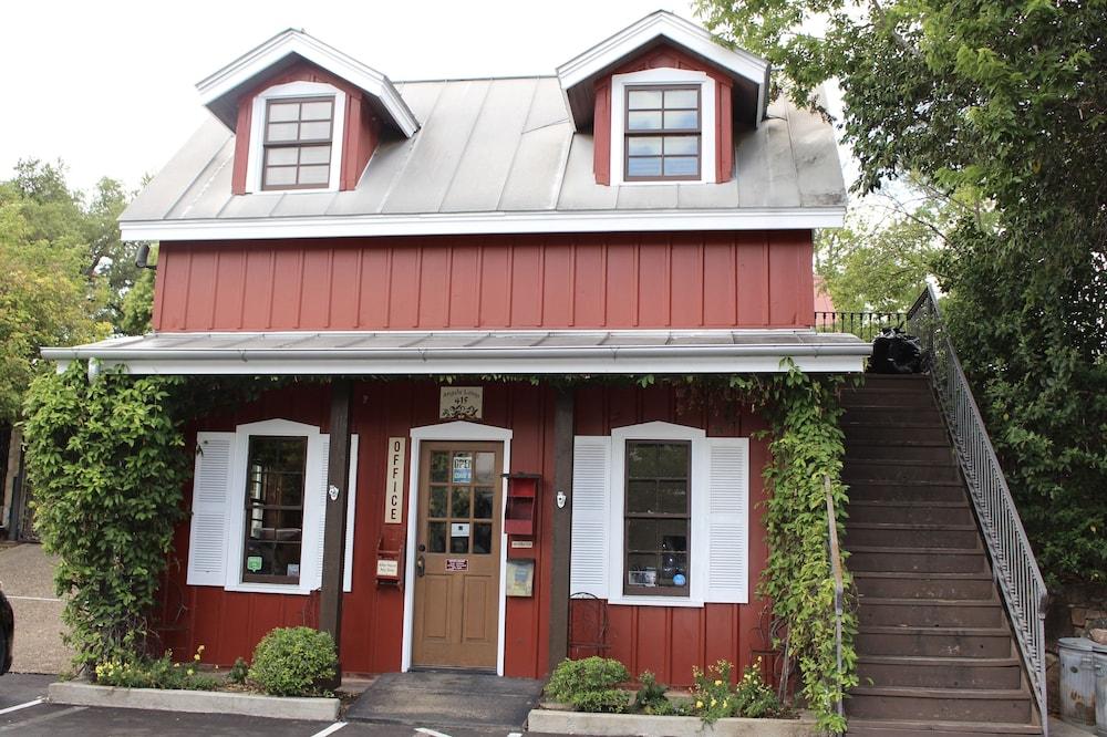 The Winchester Lodge photo 1