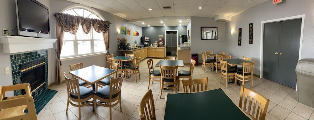 Quality Inn Mauston I-90 photo 25