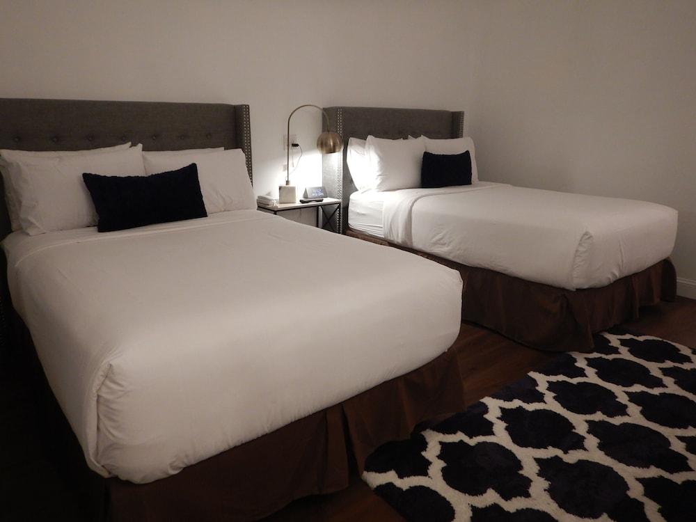 Carriage House photo 3