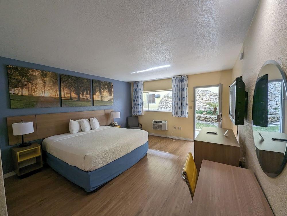 University Inn Gainesville photo 3
