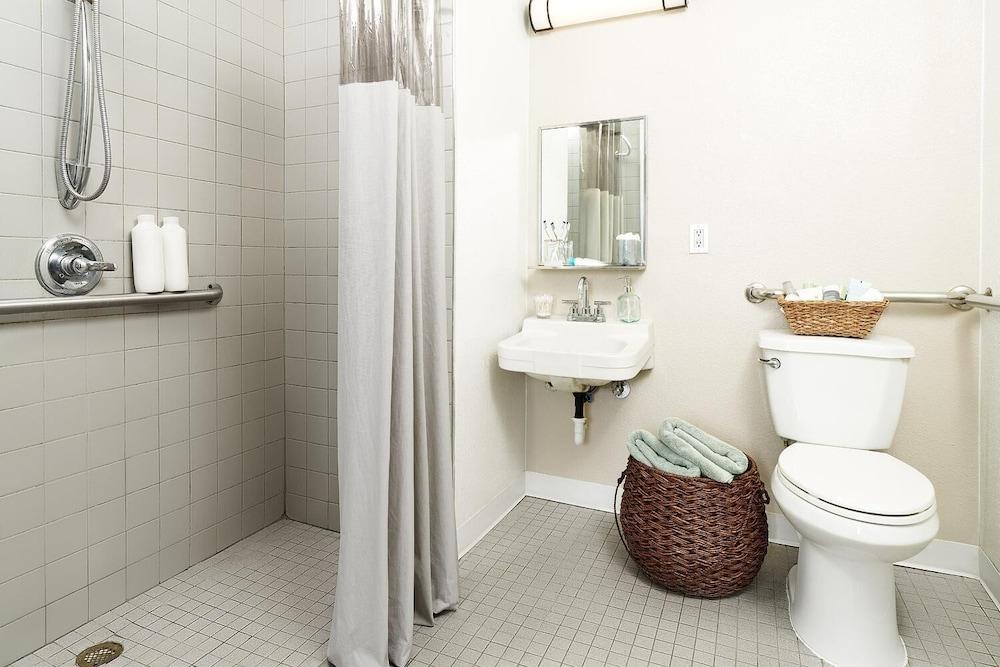 InTown Suites Extended Stay Jacksonville Fl- Atlantic Blvd photo 12