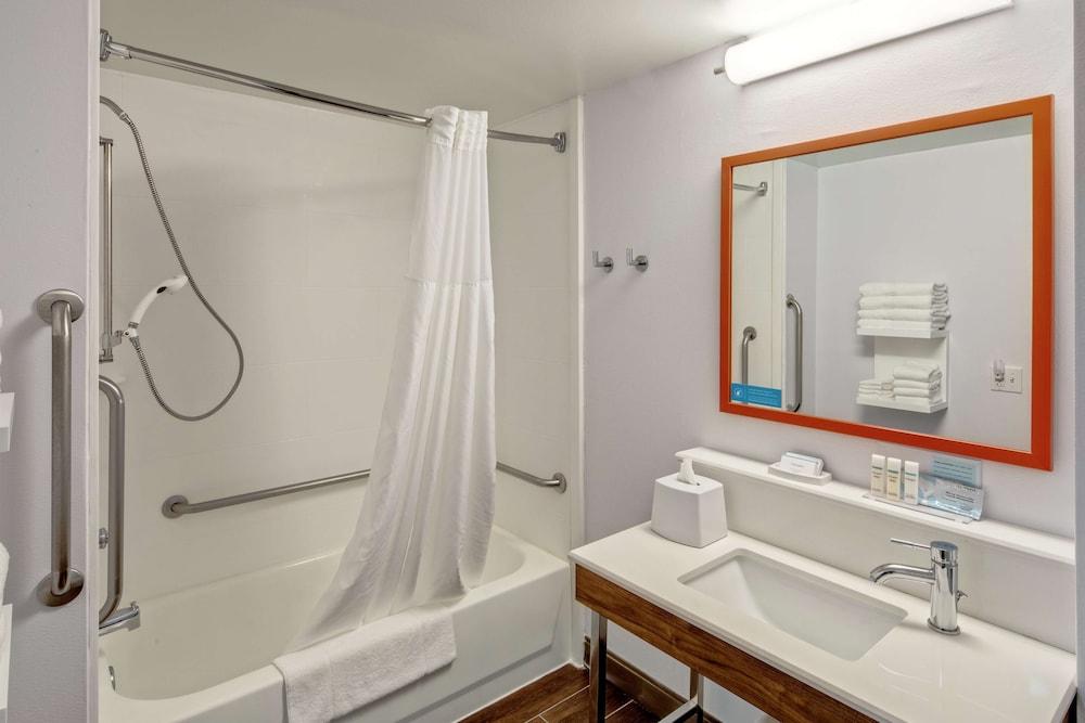 Hampton Inn Latrobe photo 26
