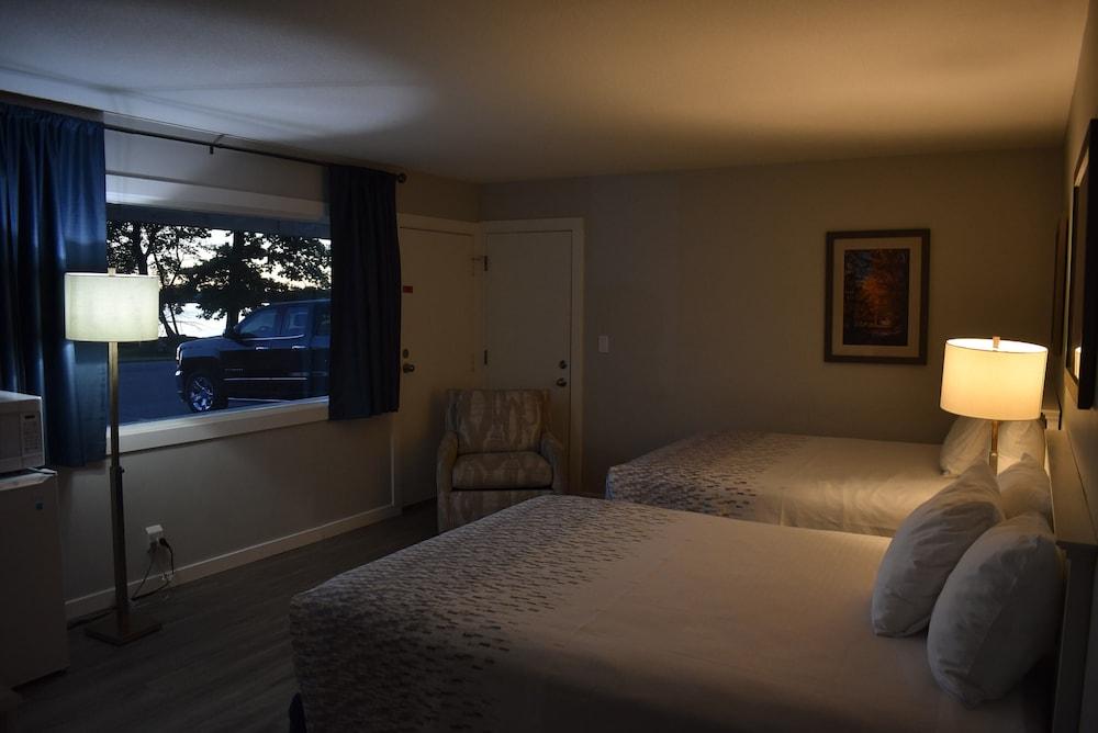 Lake Cadillac Resort photo 15