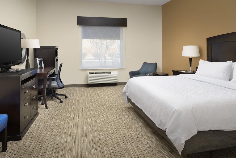 Holiday Inn Express Hotel & Suites Uvalde by IHG photo 10