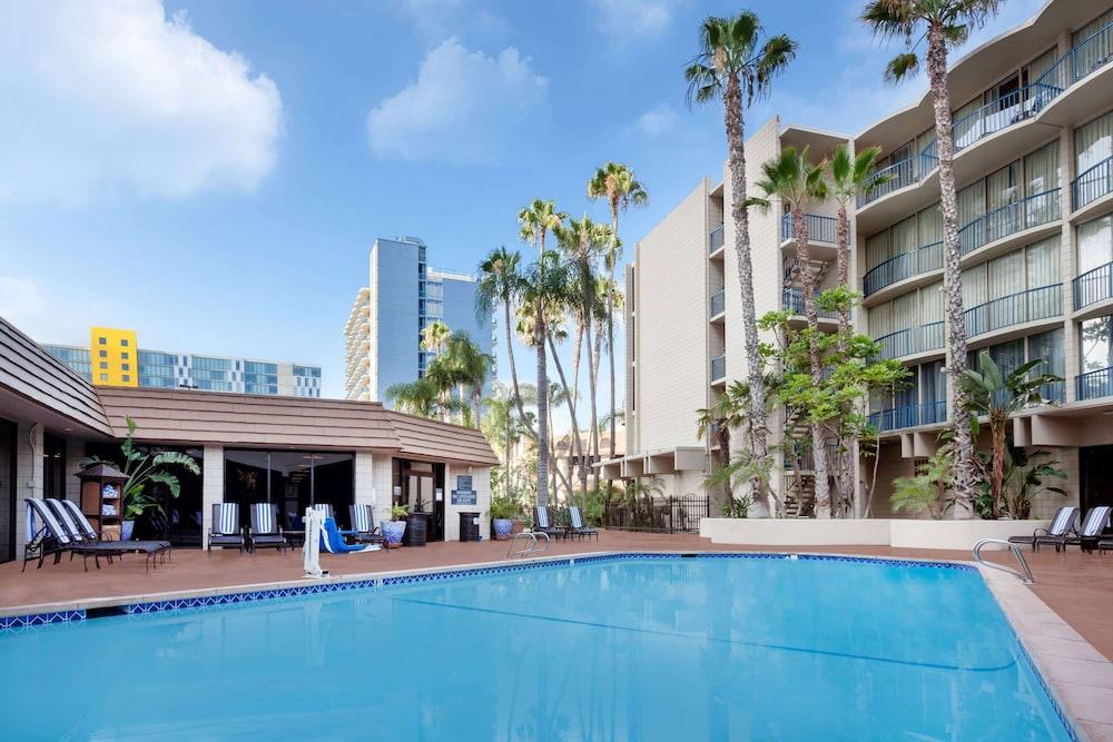 Wyndham San Diego Bayside photo 15