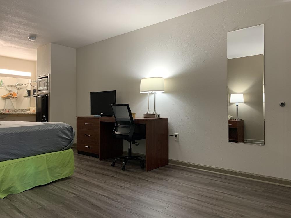 Econo Lodge Troy photo 35