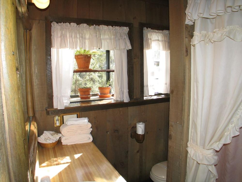 Bear Creek Motel And Cabins photo 48