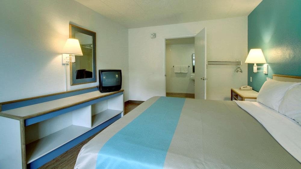 Motel 6 Cedar Rapids, IA photo 16
