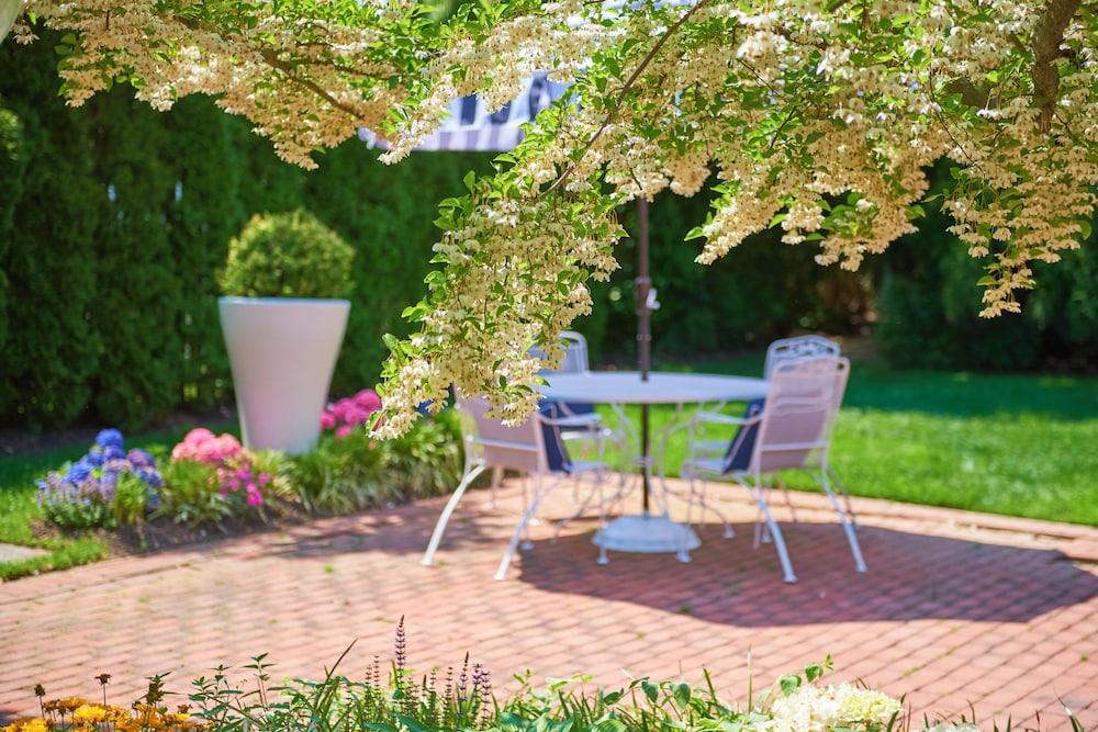 Bellport Inn photo 39