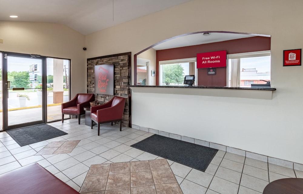 Red Roof Inn Buffalo, TX photo 19