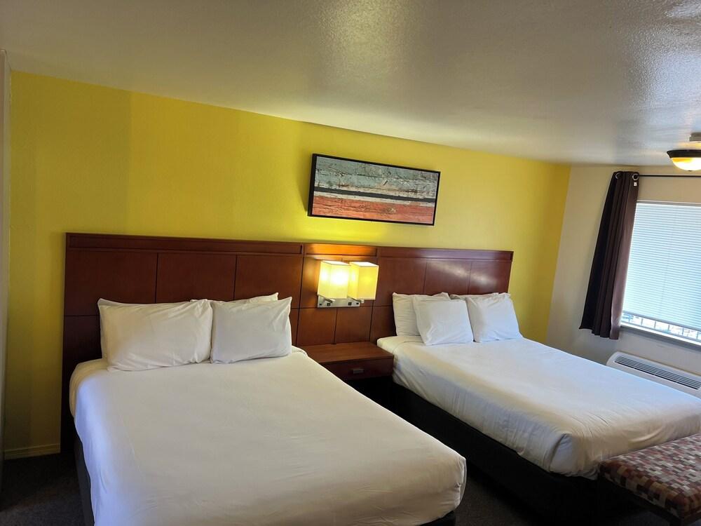 Lakeshore Inn Water Front photo 29
