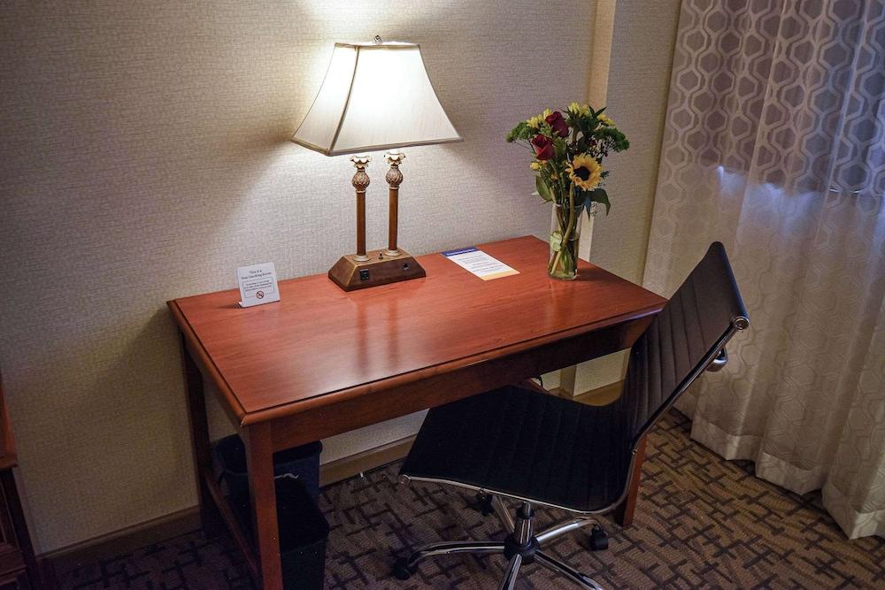 Best Western Plus Downtown Tacoma photo 36