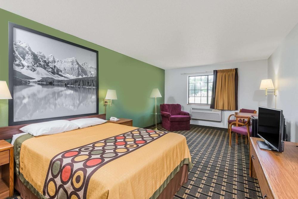 Super 8 by Wyndham Coshocton Roscoe Village photo 2