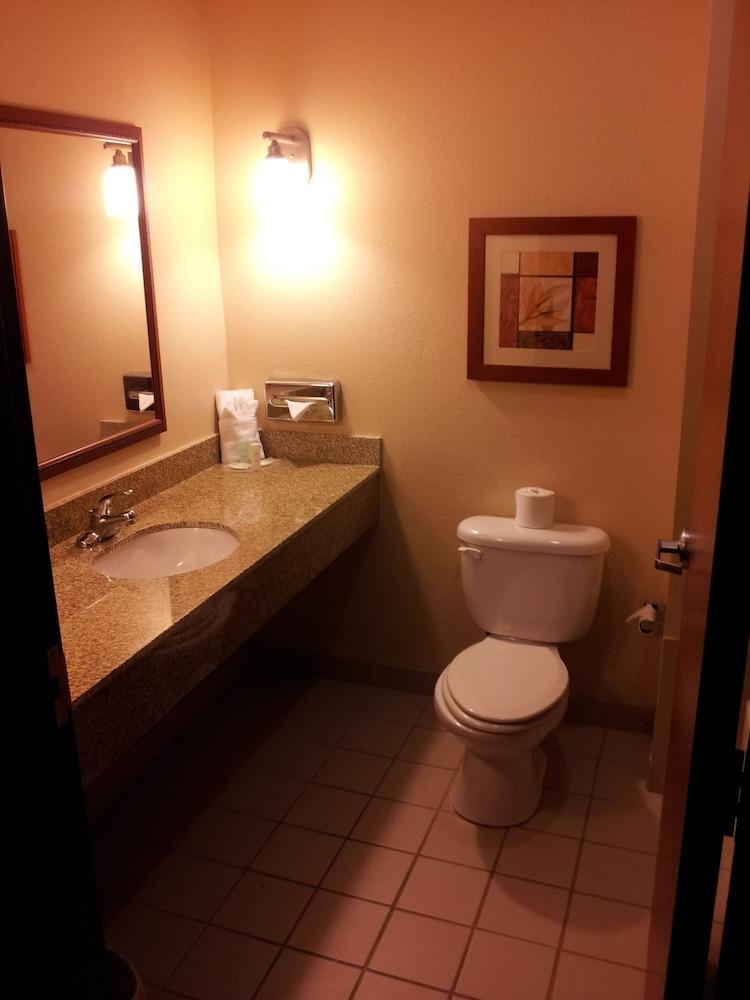 Quality Suites Near Cedar Creek Lake photo 34