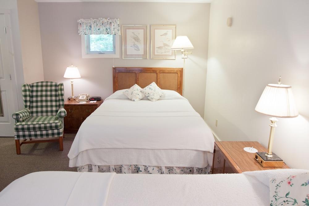 Mount Battie Inn photo 70