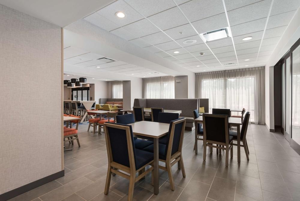 Hampton Inn Niles photo 18