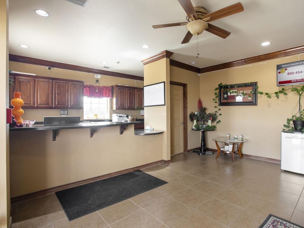 OYO Hotel Valley View TX, I-35 photo 4