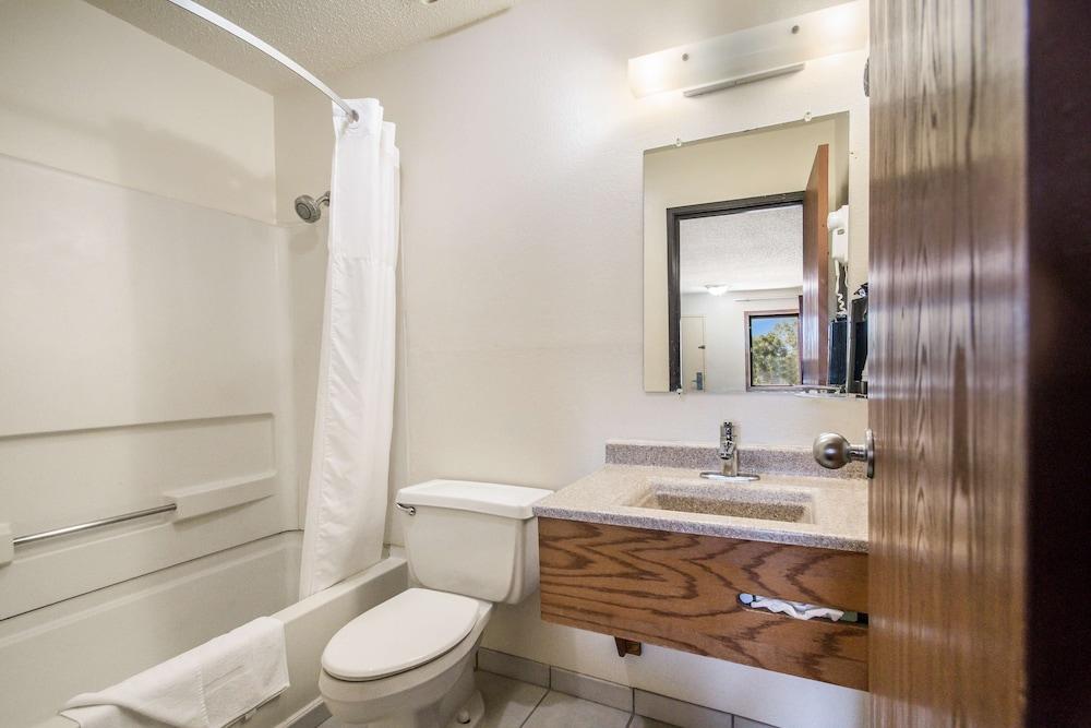 Americas Best Value Inn & Suites Harrisonville photo 6