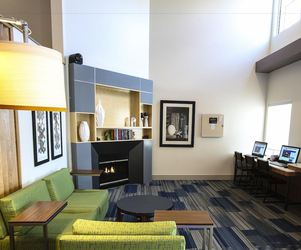 Holiday Inn Express Hotel & Suites Phoenix-Airport by IHG photo 4