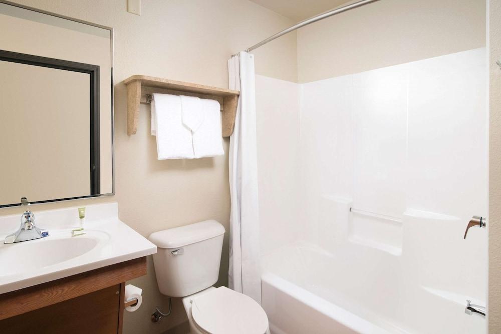 WoodSpring Suites Memphis East I-40 photo 22