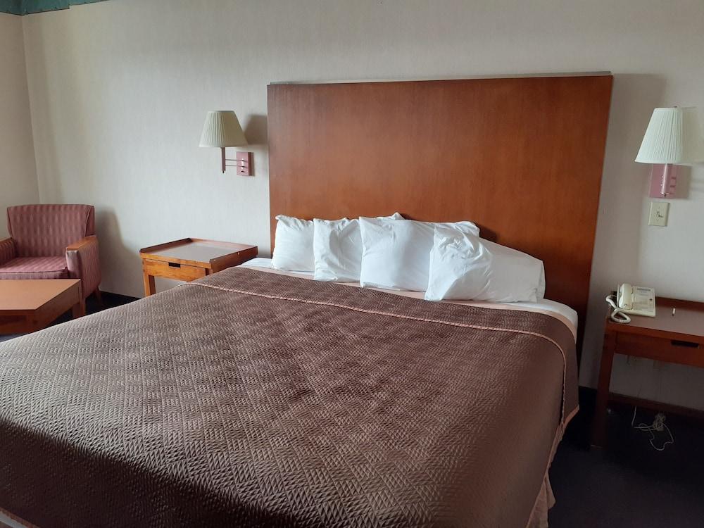 Rodeway Inn Gallup West photo 8