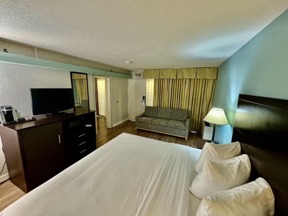 Wyndham Garden Ann Arbor photo 38