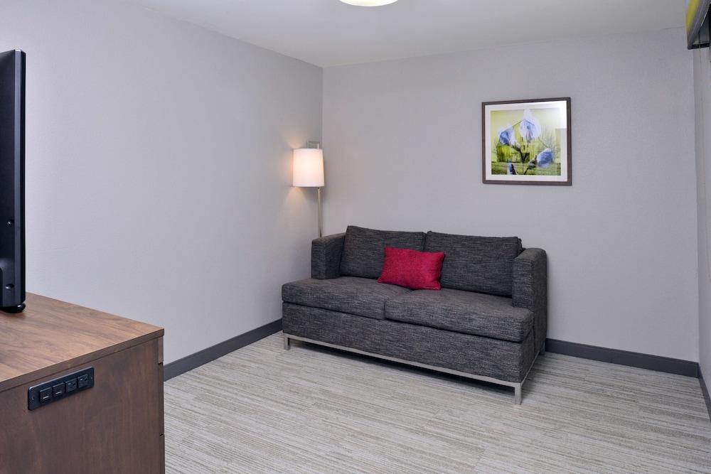 Hampton Inn LaPorte IN photo 10