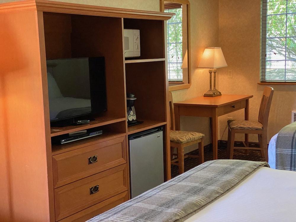 Cousins Country Inn photo 9