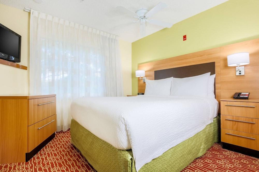 Sonesta Simply Suites Houston Brookhollow photo 8