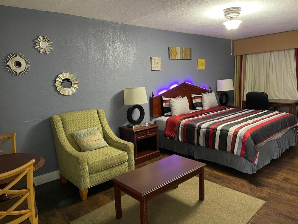 Delux Inn Clearwater photo 27
