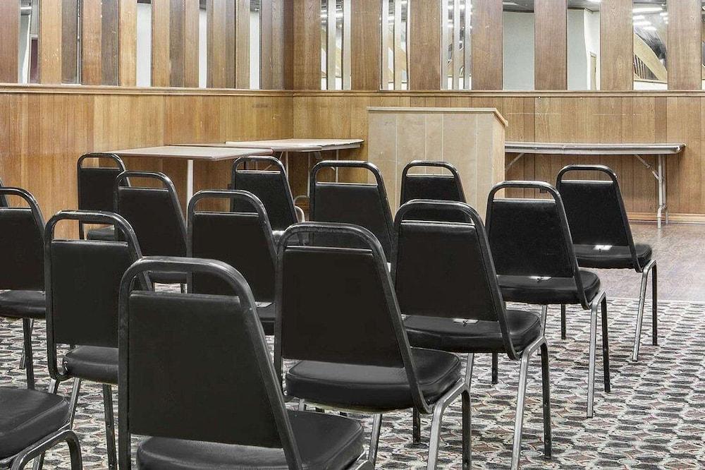 Courtyard Hotel & Event Center photo 13