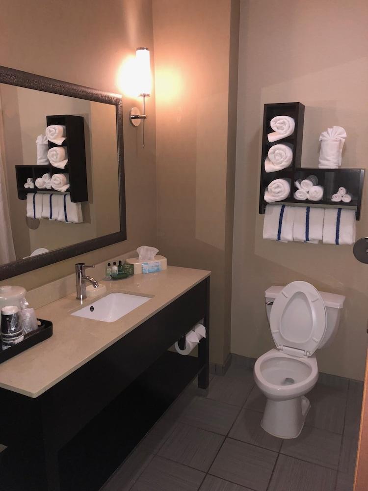 Country View Inn & Suites photo 39