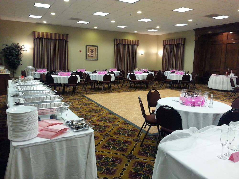 Ashmore Inn and Suites photo 16